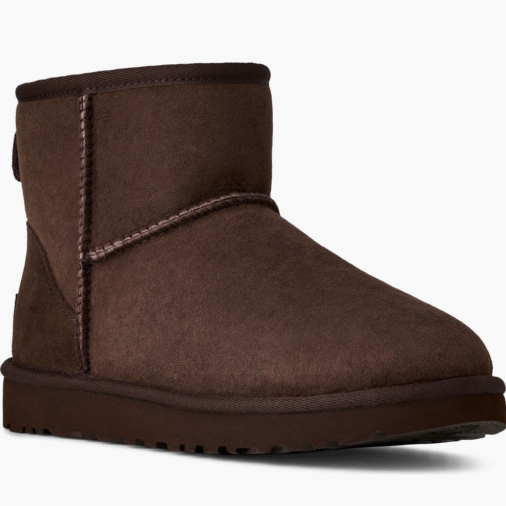 NWT UGG Classic Mini Women’s Boots Size 8 – Chocolate Brown – Perfect Gift